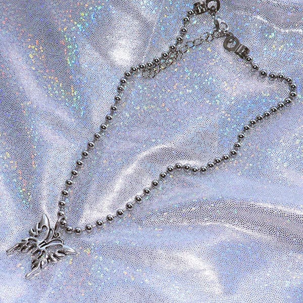 VILZSTUDIOS Elegant butterfly pendant necklace