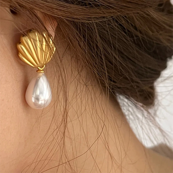 VILZSTUDIOS Elegant drop earrings with shell pearls