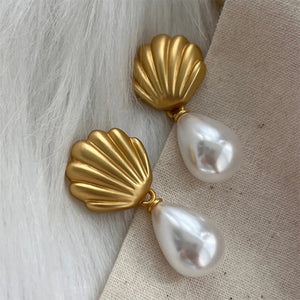 VILZSTUDIOS Elegant drop earrings with shell pearls