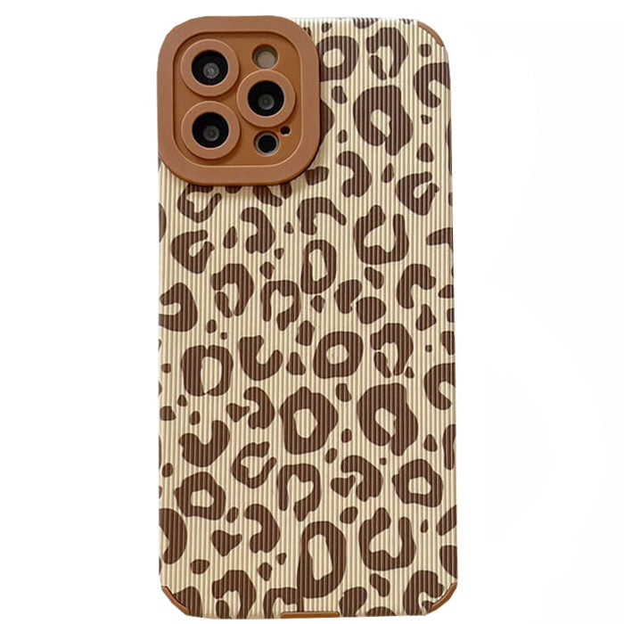 VILZSTUDIOS Stylish iPhone case with leopard pattern design
