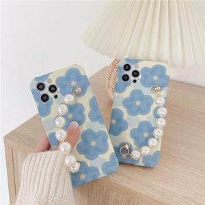 VILZSTUDIOS Floral beaded chain phone case