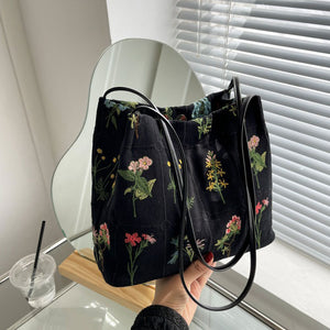 VILZSTUDIOS Floral embroidery carryall bag for stylish everyday use