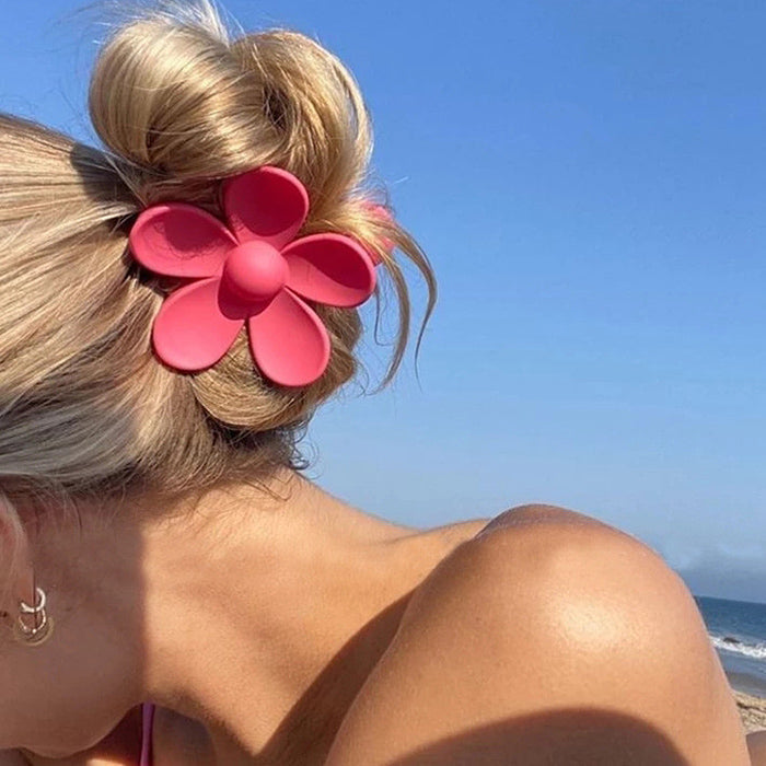 VILZSTUDIOS Floral hair claw accessory for styling