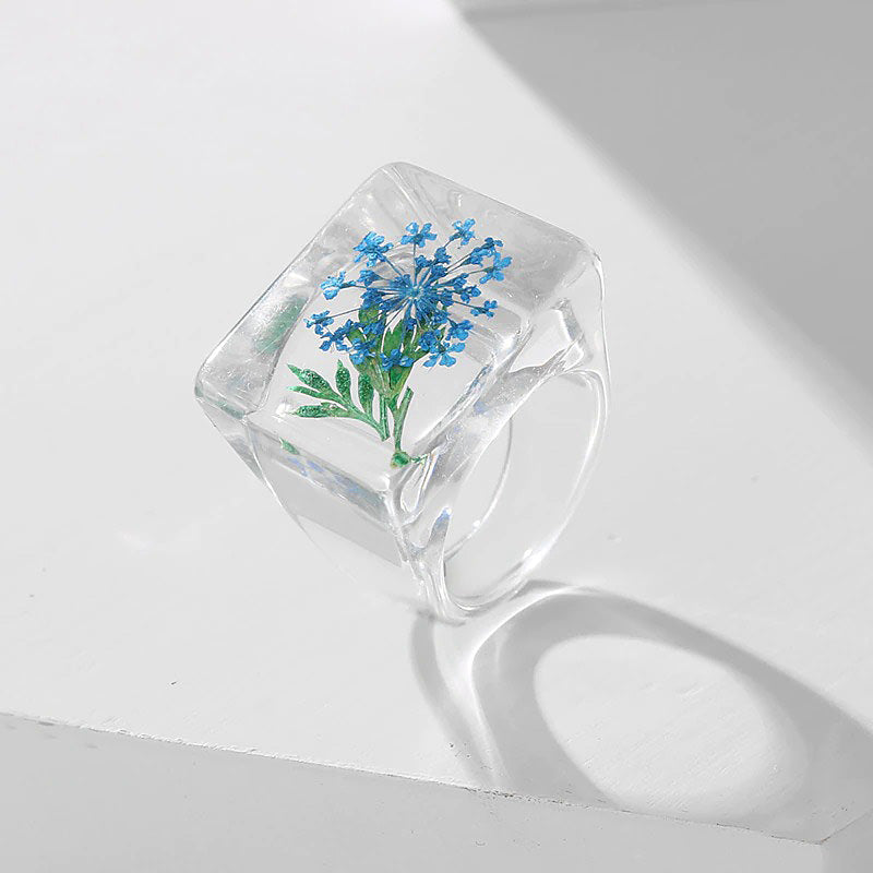 VILZSTUDIOS Floral inspired resin ring for stylish accessory