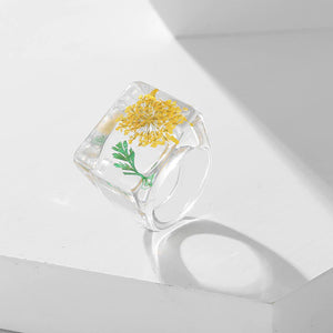VILZSTUDIOS Floral inspired resin ring for stylish accessory