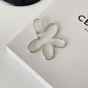 VILZSTUDIOS Floral inspired ear cuff accessory