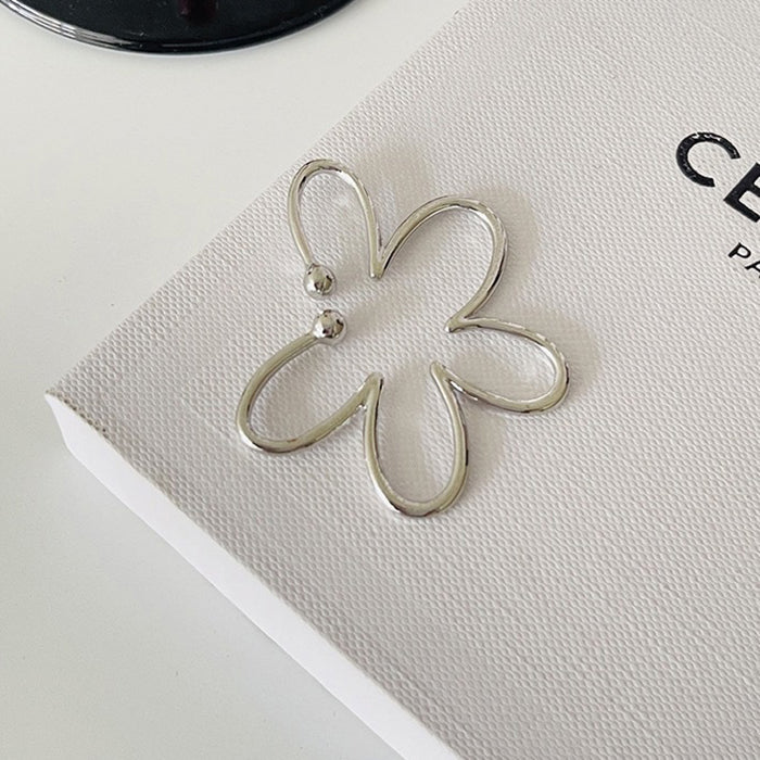 VILZSTUDIOS Floral inspired ear cuff accessory