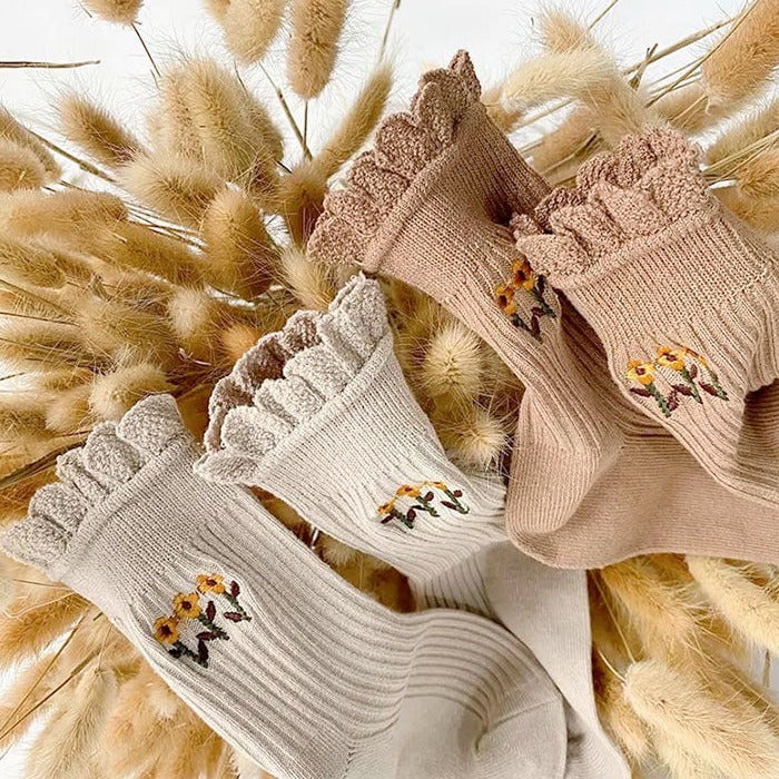 VILZSTUDIOS Stylish floral ruffle socks for fashion enthusiasts