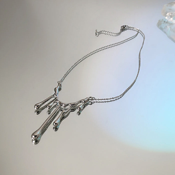 VILZSTUDIOS Fluid drop inspired pendant necklace