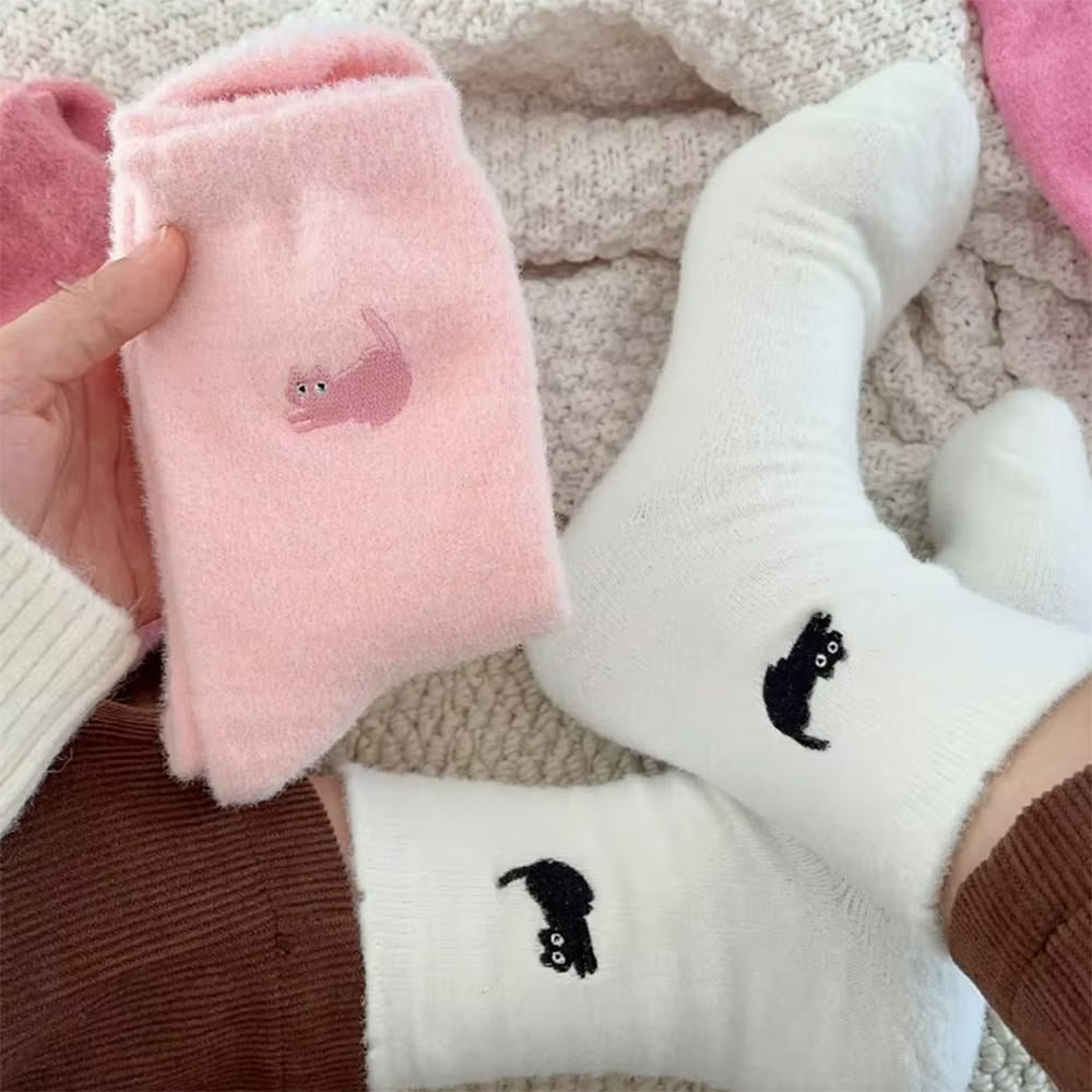 VILZSTUDIOS Cozy socks with cat embroidery design