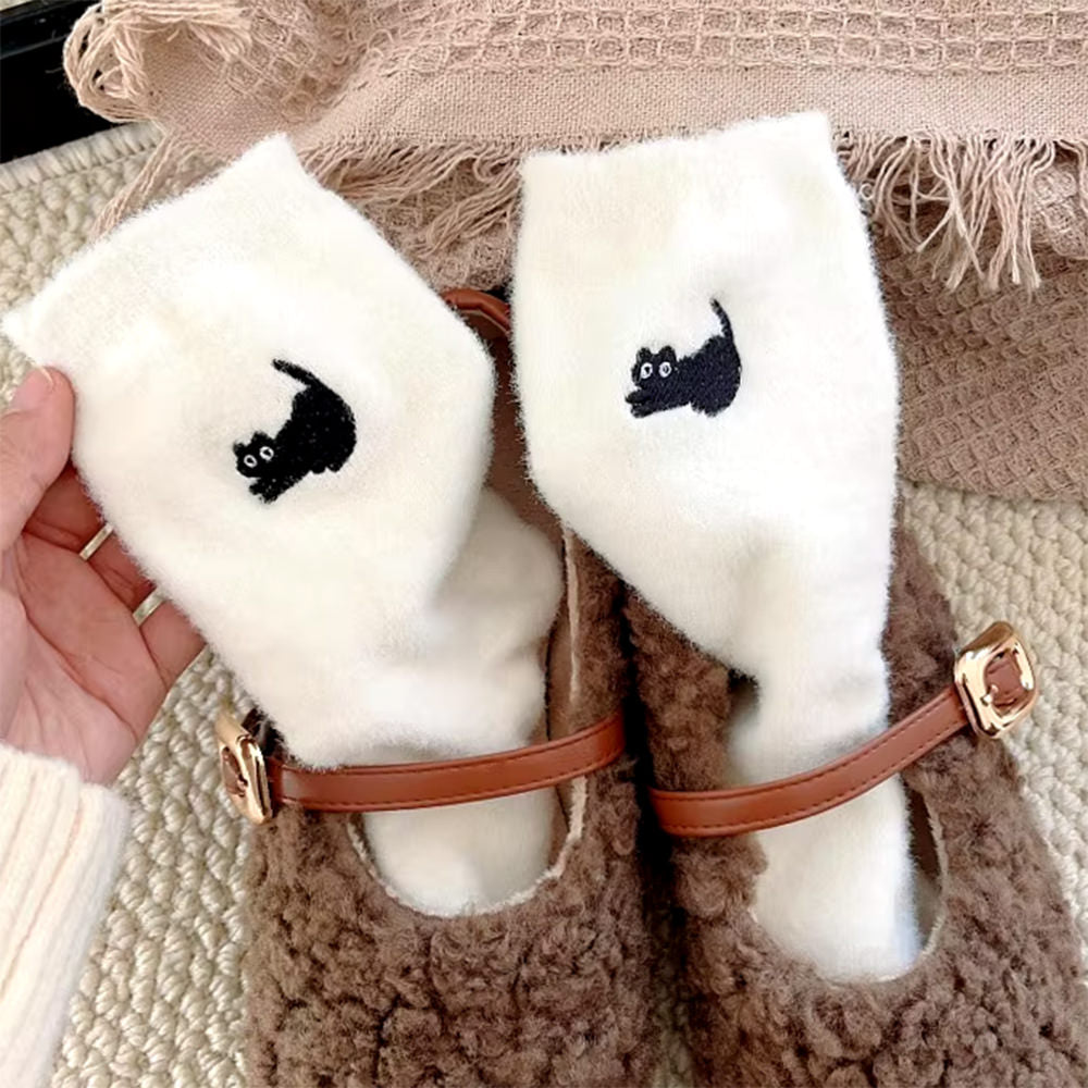 VILZSTUDIOS Cozy socks with cat embroidery design