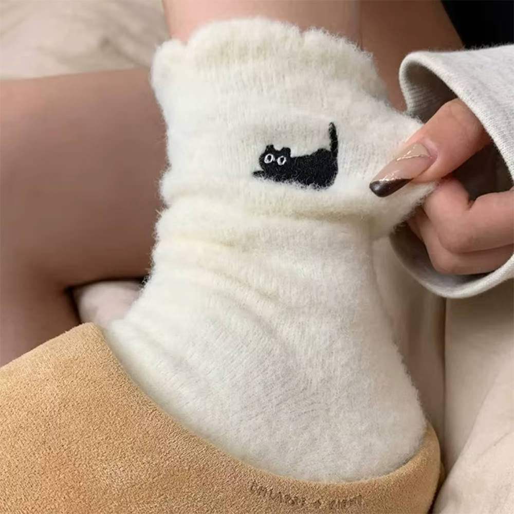 VILZSTUDIOS Cozy socks with cat embroidery design