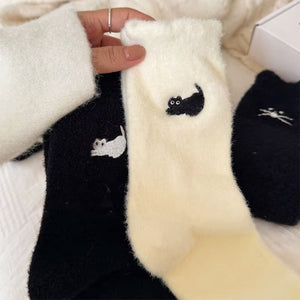 VILZSTUDIOS Cozy socks with cat embroidery design