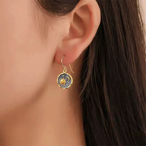 VILZSTUDIOS Stylish earrings with celestial design