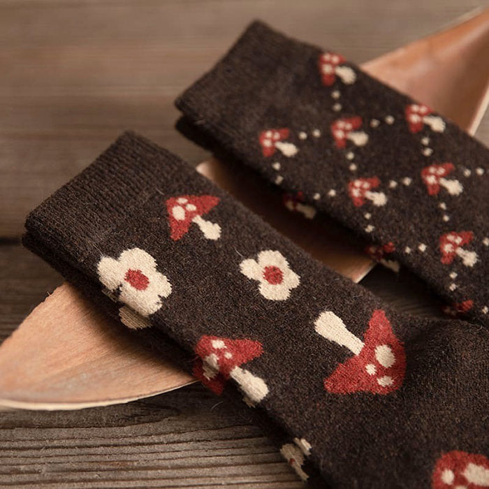 VILZSTUDIOS Goblincore-inspired mushroom socks