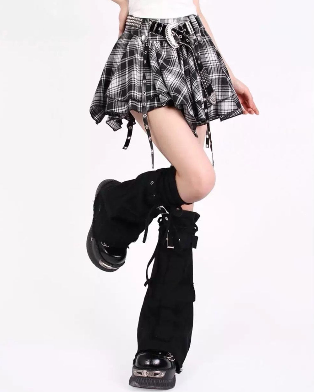 VILZSTUDIOS Asymmetrical plaid skirt in red and black tartan