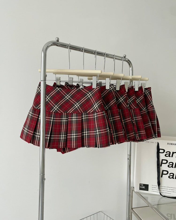VILZSTUDIOS Grunge inspired pleated plaid skirt from VILZSTUDIOS