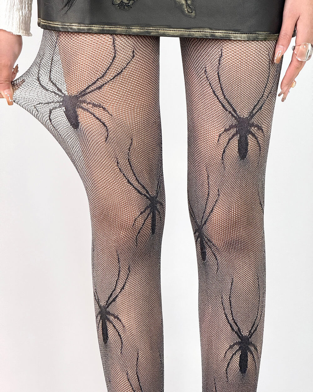 VILZSTUDIOS Stylish fishnet tights with spider design