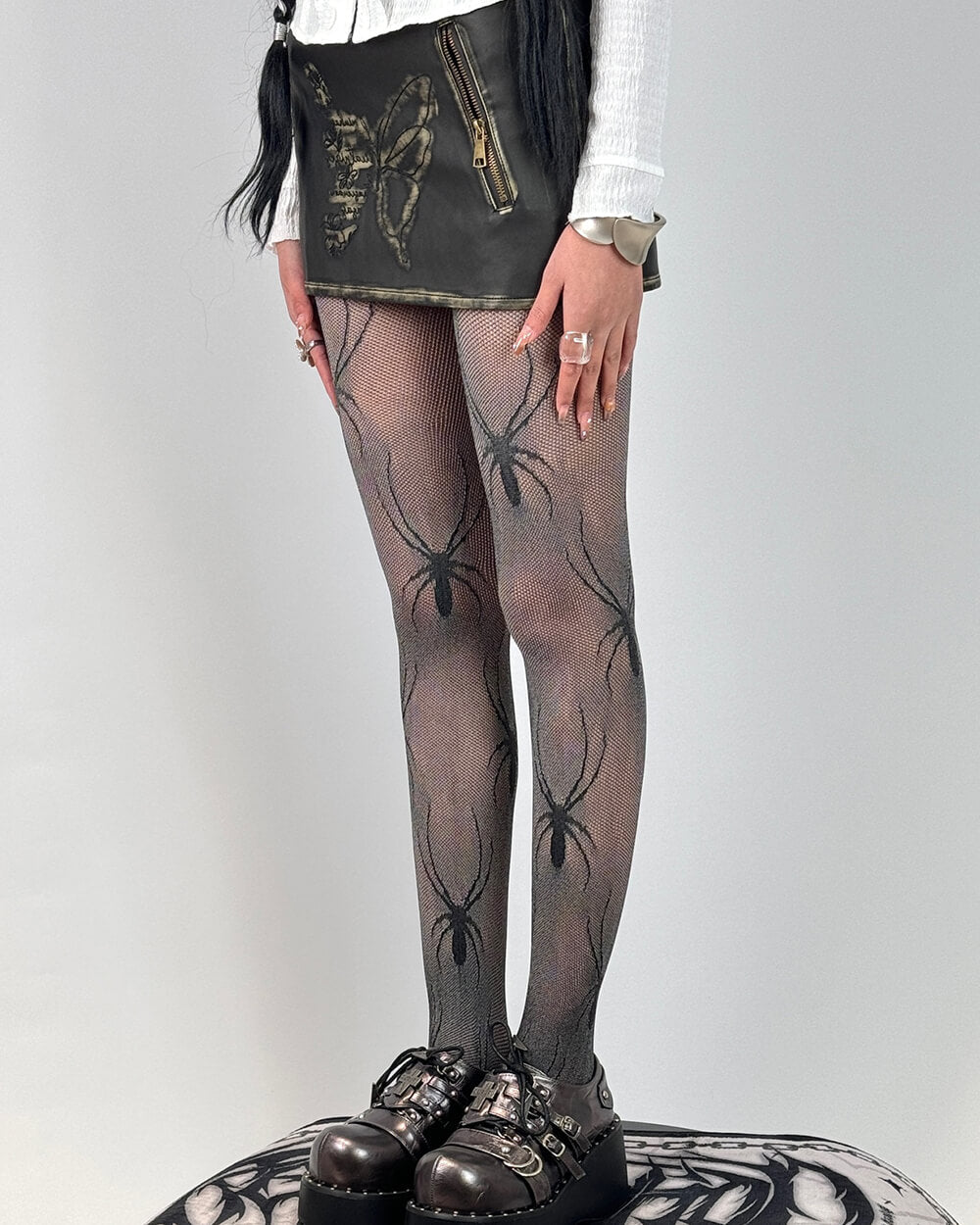 VILZSTUDIOS Stylish fishnet tights with spider design