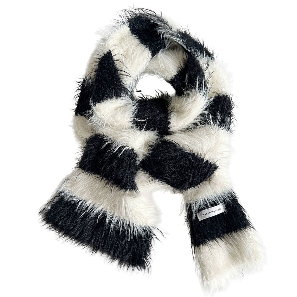 VILZSTUDIOS Cozy striped scarf with a fuzzy texture