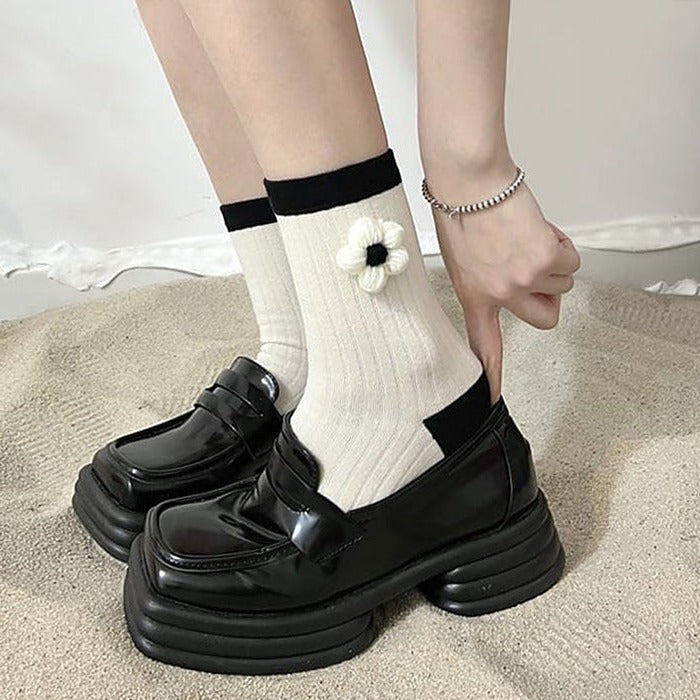 VILZSTUDIOS Stylish floral socks for streetwear fashion