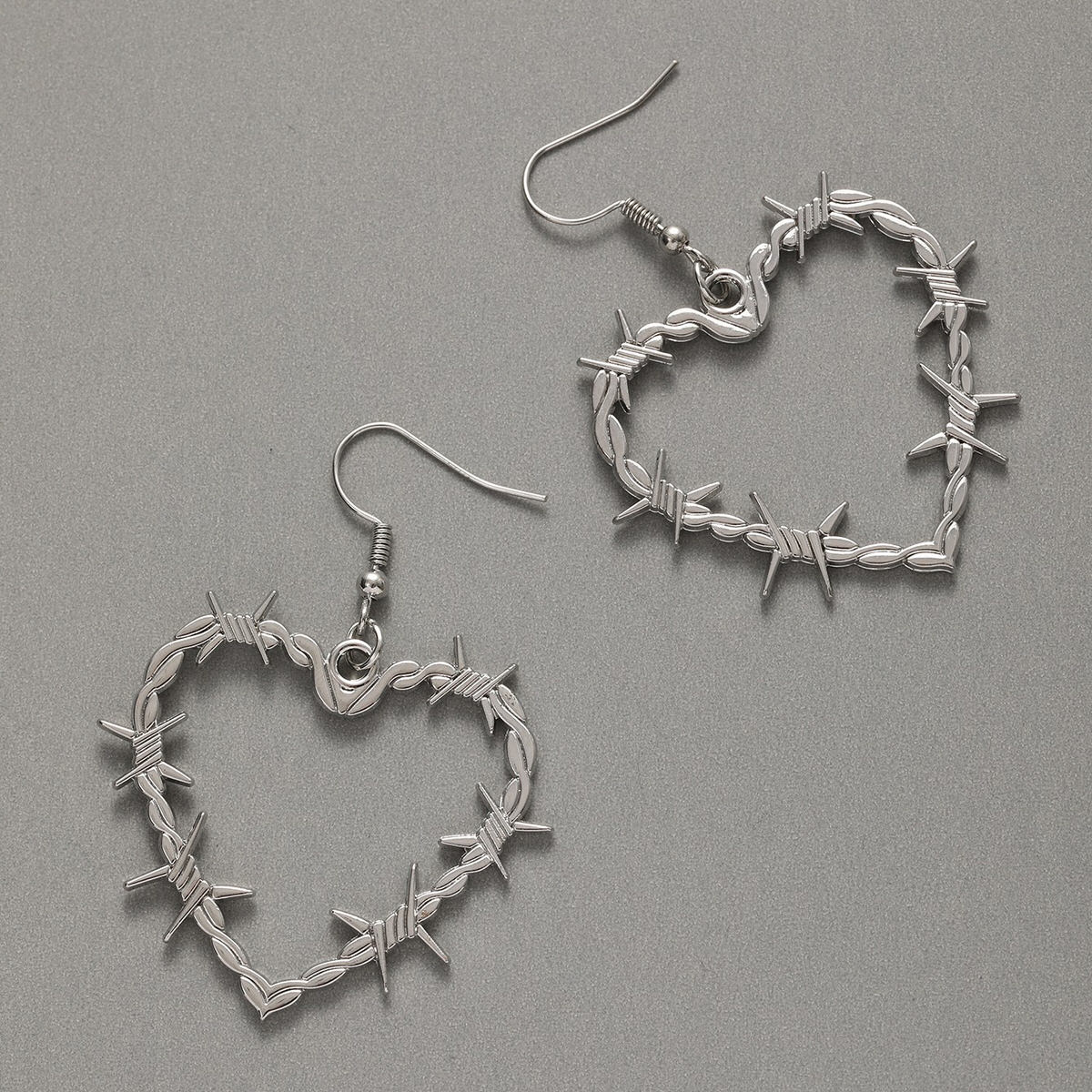 VILZSTUDIOS Unique barbed wire heart earrings for stylish outfits
