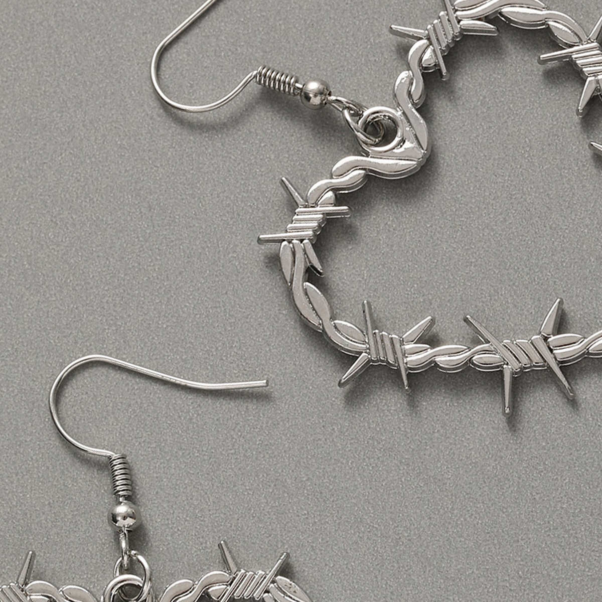 VILZSTUDIOS Unique barbed wire heart earrings for stylish outfits