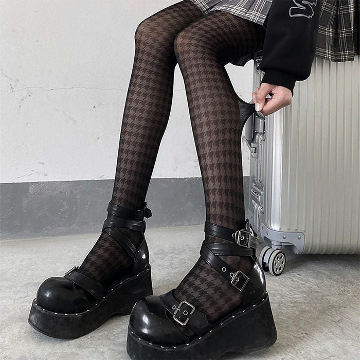 VILZSTUDIOS Houndstooth patterned tights for stylish outfits