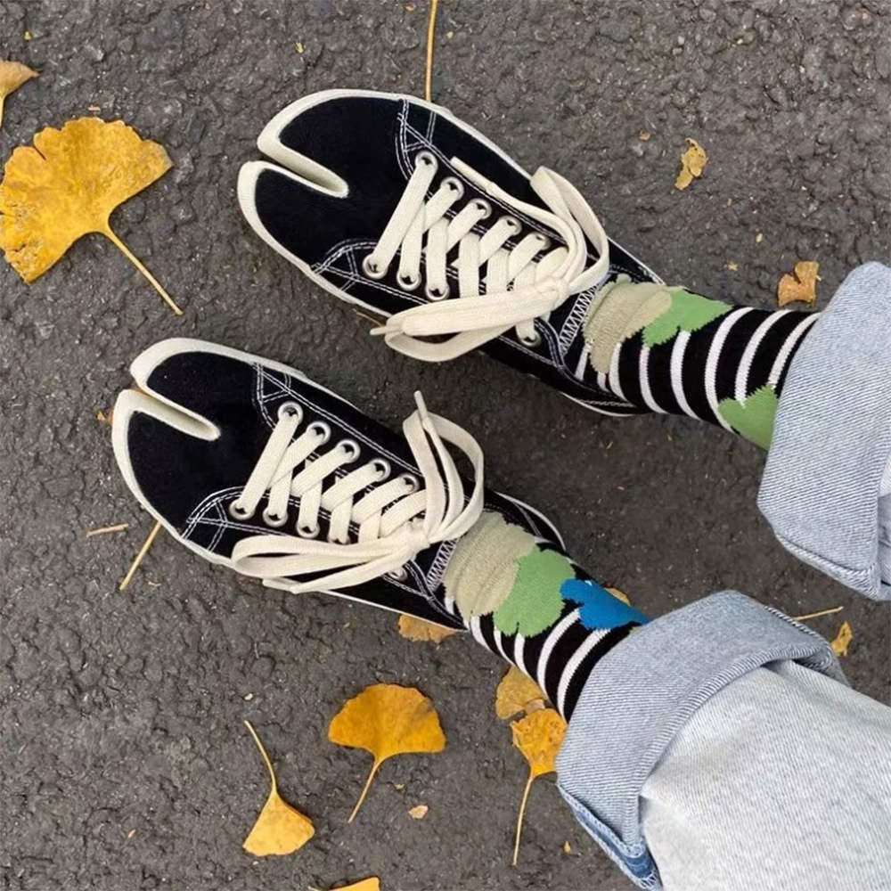 VILZSTUDIOS Floral striped tabi socks for stylish comfort