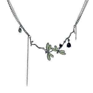 VILZSTUDIOS Stylish insect inspired choker necklace