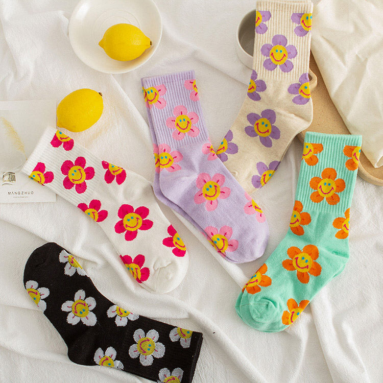 VILZSTUDIOS Stylish floral socks with a smiley design