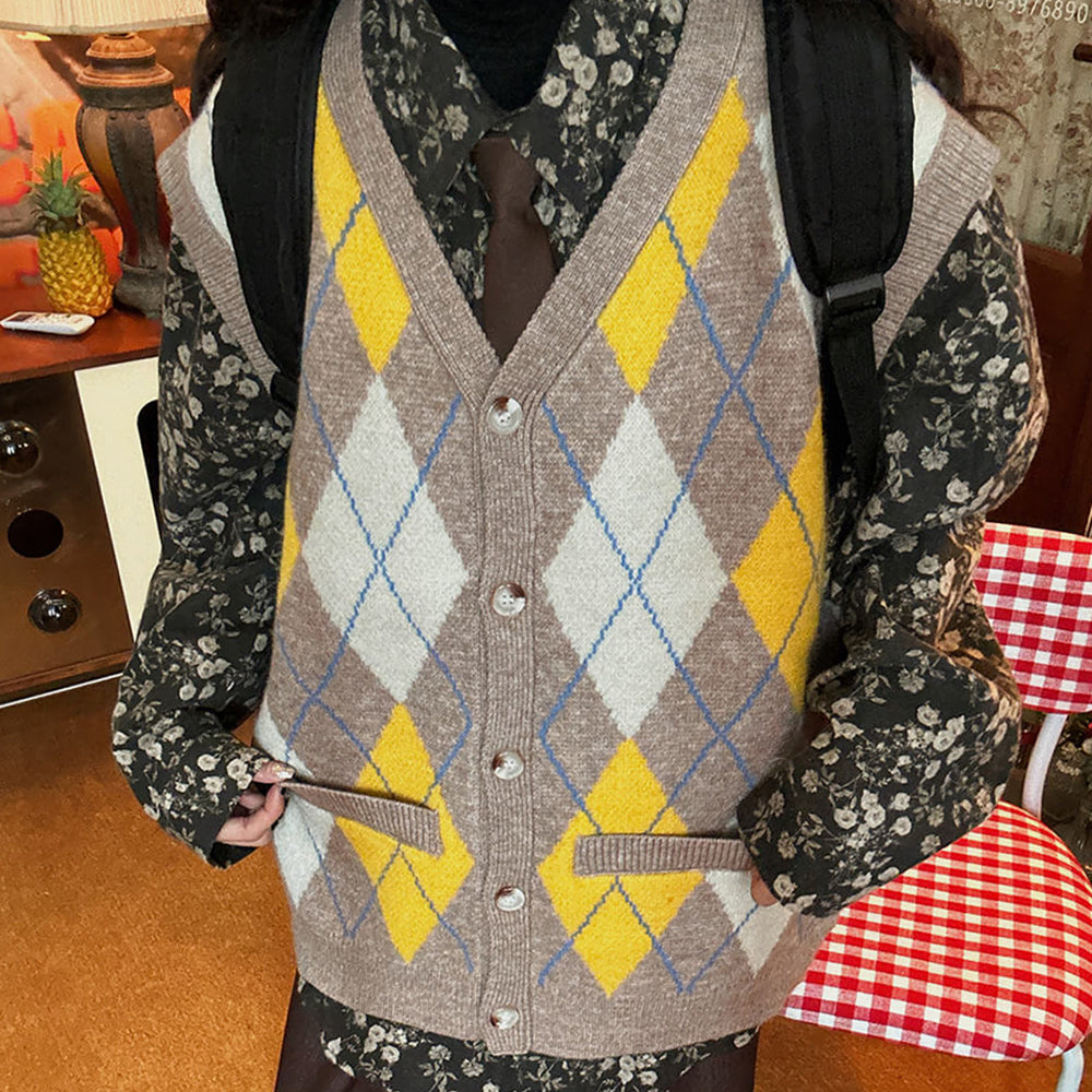 VILZSTUDIOS Stylish argyle button-up knit vest