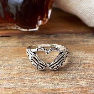 VILZSTUDIOS Skeleton hand ring made from alloy