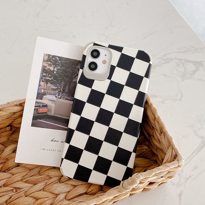 VILZSTUDIOS Stylish patterned iPhone case for protection