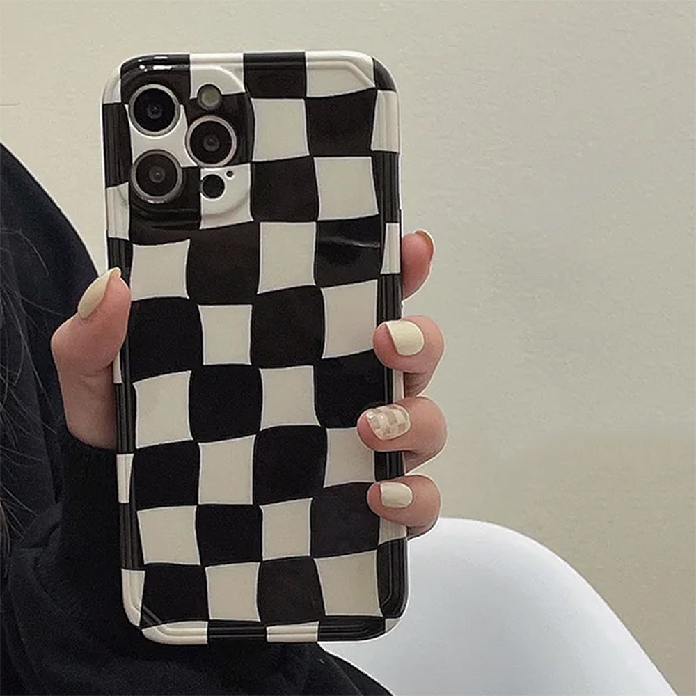 VILZSTUDIOS Fashionable iPhone cover with checkered design