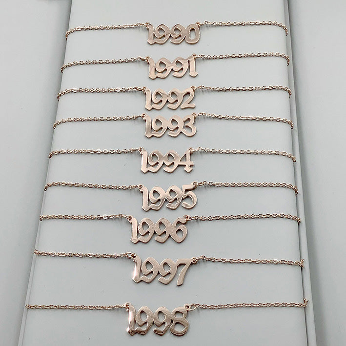 VILZSTUDIOS Stylish personalized year necklace from VILZSTUDIOS