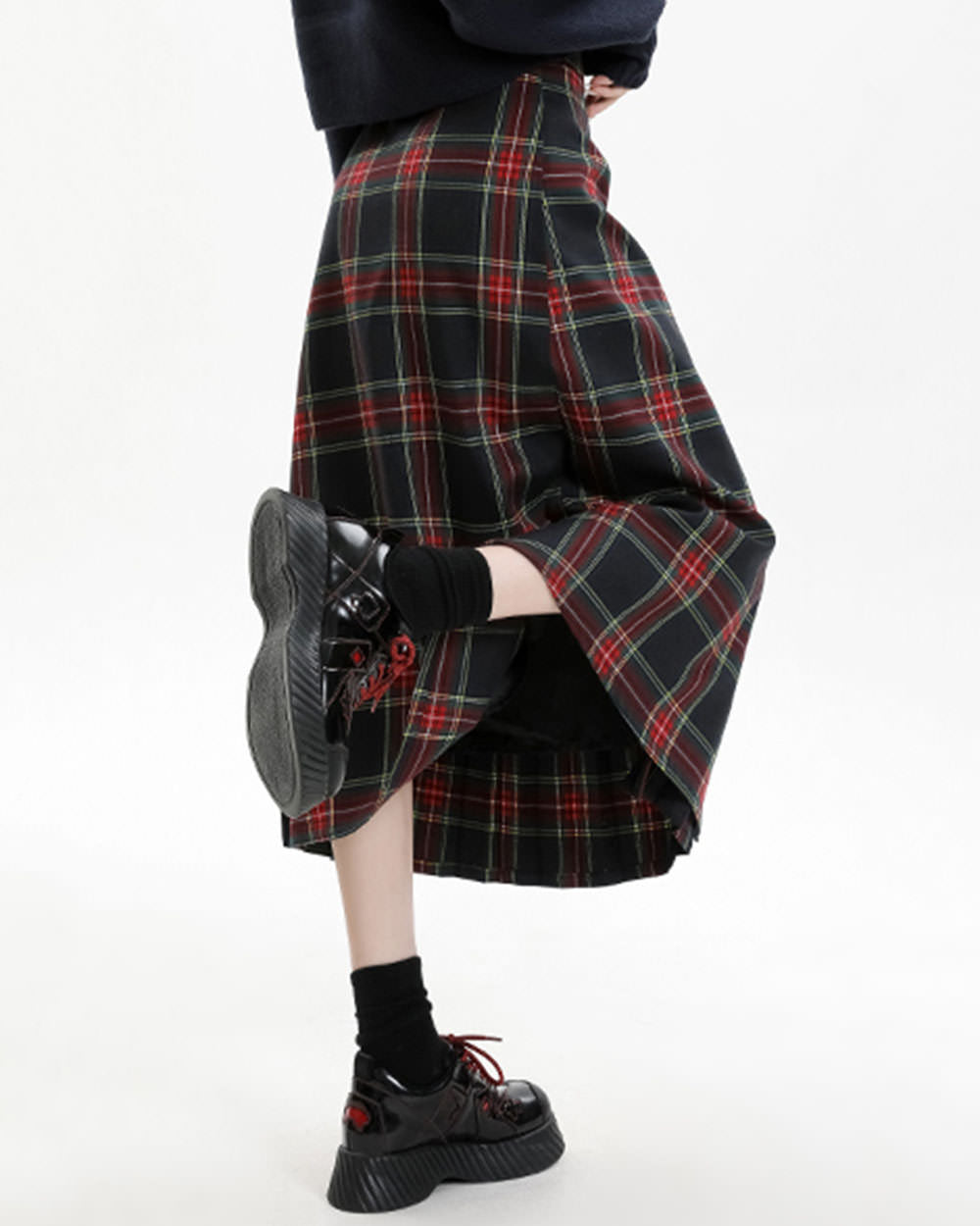 VILZSTUDIOS Stylish plaid midi skirt from VILZSTUDIOS