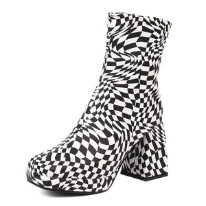VILZSTUDIOS Fashionable platform boots with a checkered design