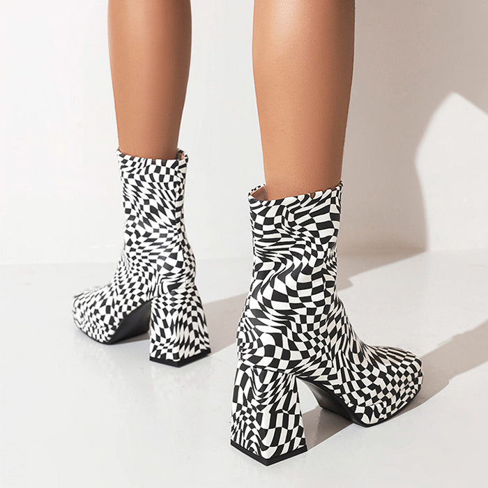 VILZSTUDIOS Fashionable platform boots with a checkered design