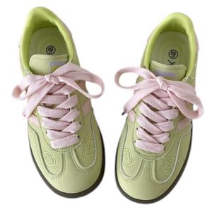 VILZSTUDIOS Stylish green sneakers with apple embroidery and pink laces