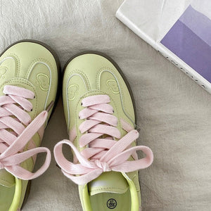 VILZSTUDIOS Stylish green sneakers with apple embroidery and pink laces