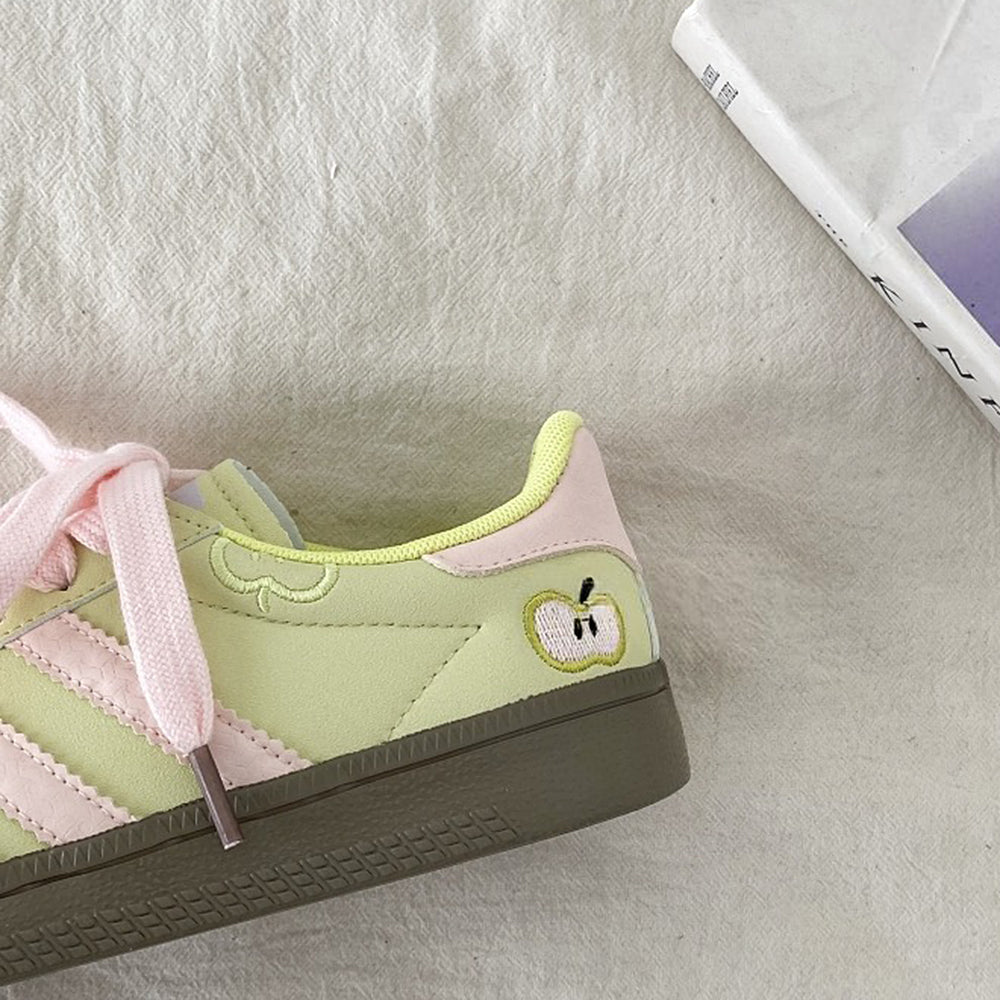 VILZSTUDIOS Stylish green sneakers with apple embroidery and pink laces
