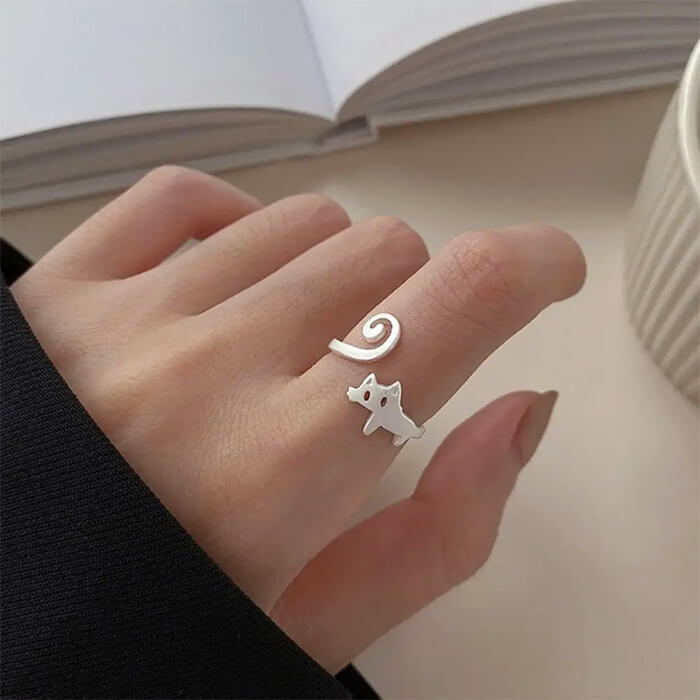 VILZSTUDIOS Adjustable cat ring with long tail design