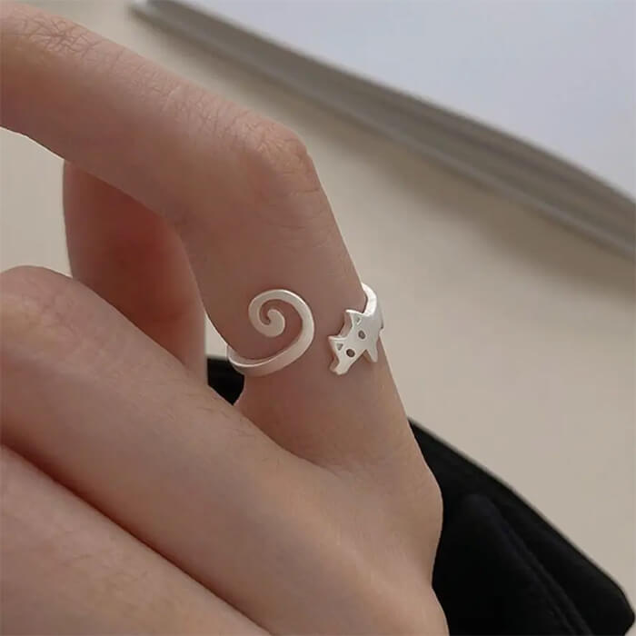 VILZSTUDIOS Adjustable cat ring with long tail design