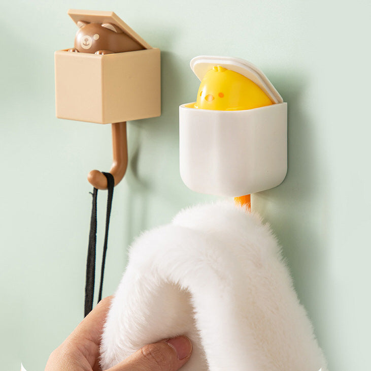 VILZSTUDIOS Whimsical wall hook featuring a playful kitten design