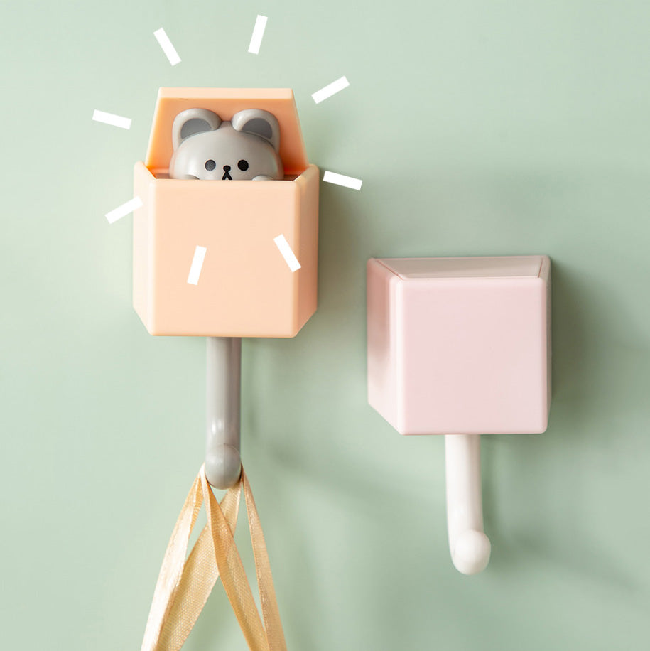 VILZSTUDIOS Whimsical wall hook featuring a playful kitten design