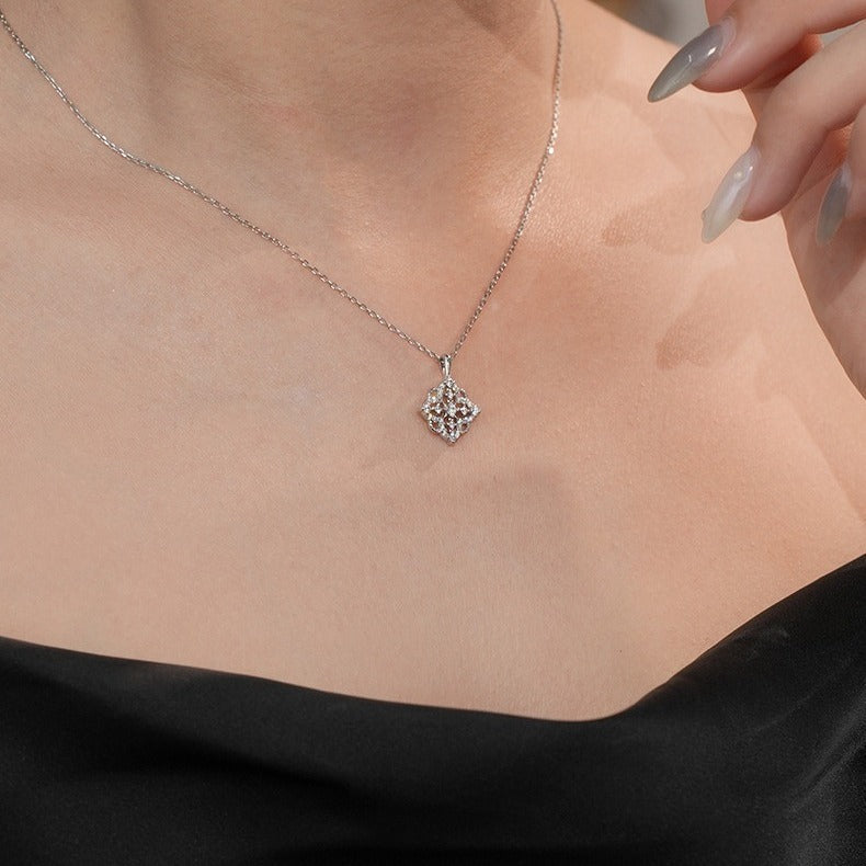 VILZSTUDIOS silver-tone quatrefoil pendant necklace with stones