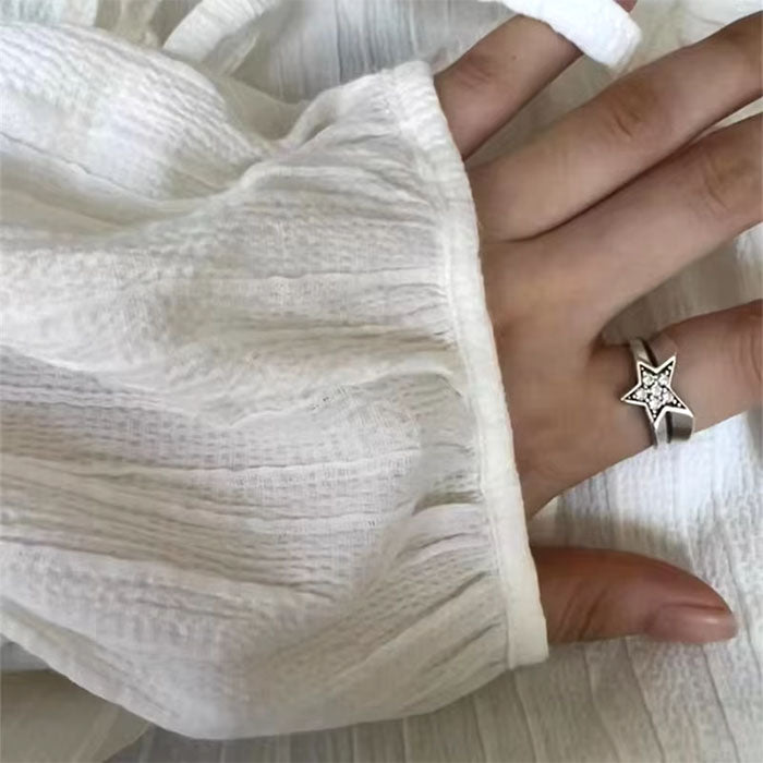 VILZSTUDIOS Adjustable ring with a unique star design
