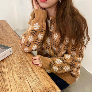 VILZSTUDIOS Cozy retro grandma cardigan for stylish comfort