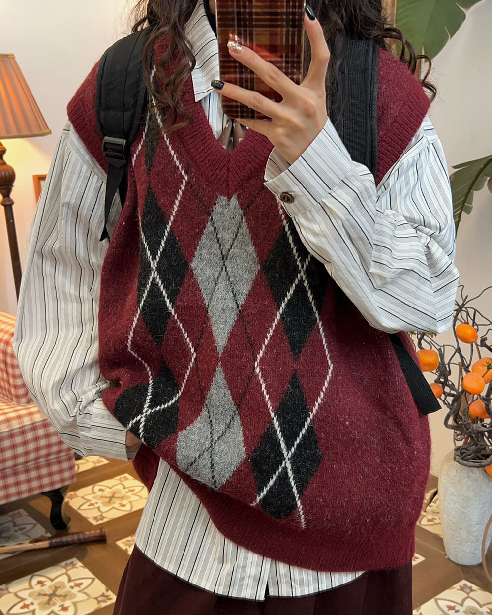 VILZSTUDIOS Fashionable knit vest with argyle pattern